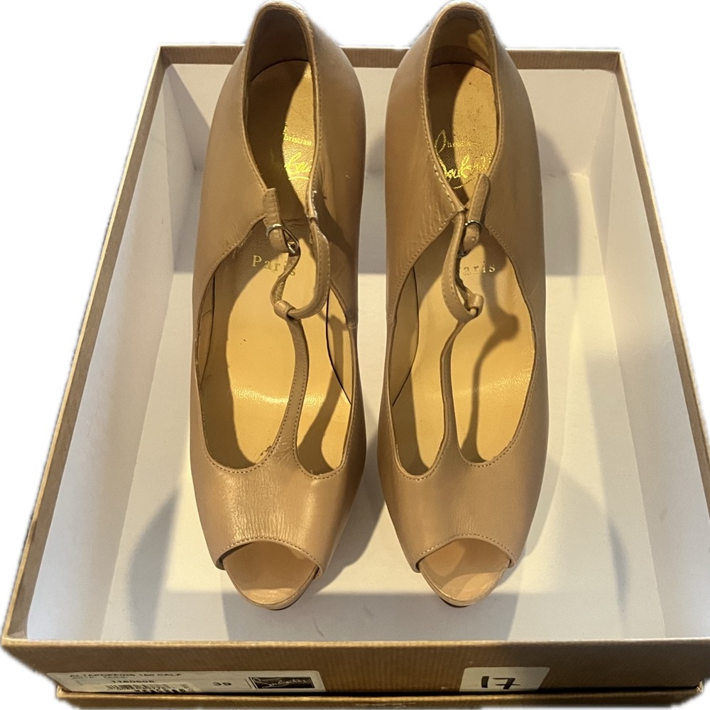 Worn once Louboutins, size 39 Alta Poppins Nude